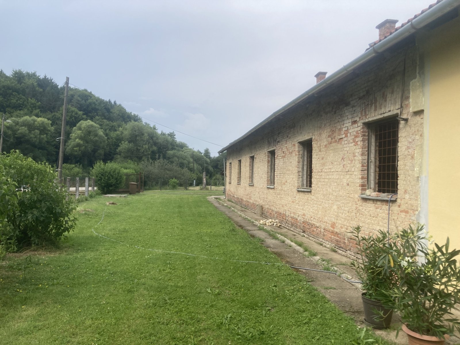Former barracks buildings with diverse usage possibilities – Felsőszönök, photo 8 of 17