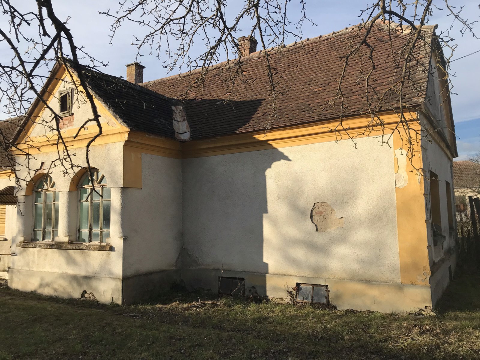 Jó adottságokkal rendelkező ingatlan, beleértve egy házat és egy pajtát. – Kisrákos, 2/28. kép