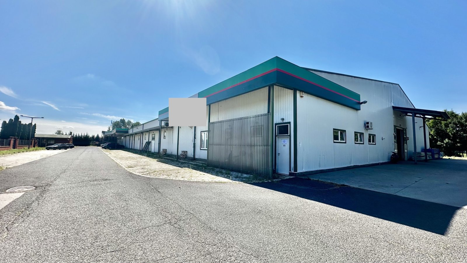 A versatile commercial/warehouse building – Sopron, photo 2 of 6
