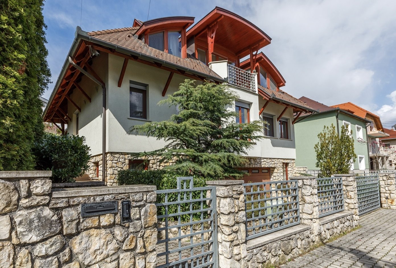 Exclusief en goed onderhouden familiehuis op een rustige, centrale locatie nabij het Balatonmeer – Hévíz, foto 2 van 19