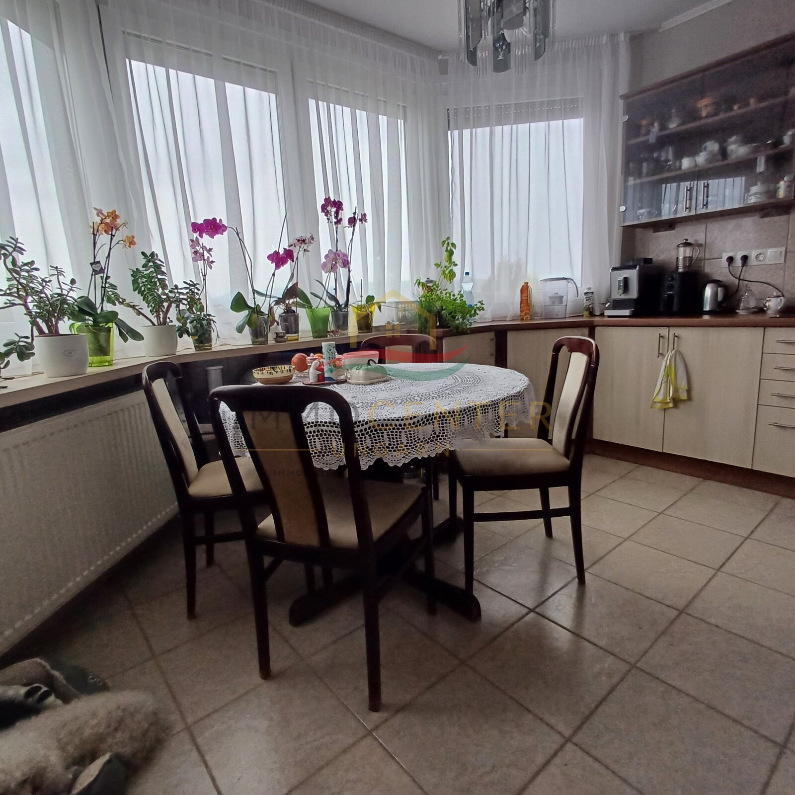 Prachtig gerenoveerd 3-kamerappartement met balkon in de mooiste straat van Hévíz., foto 2 van 17