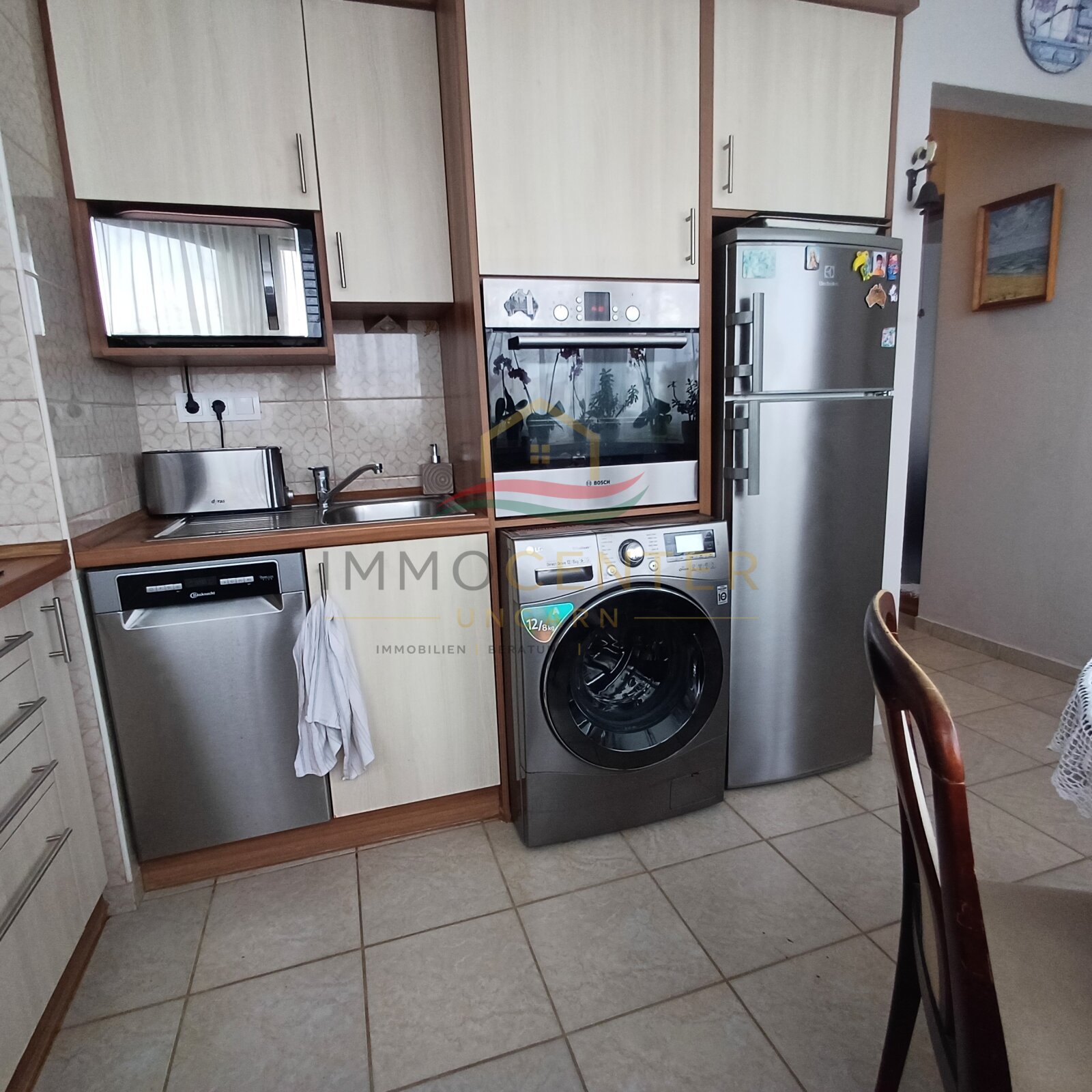 Prachtig gerenoveerd 3-kamerappartement met balkon in de mooiste straat van Hévíz., foto 6 van 17