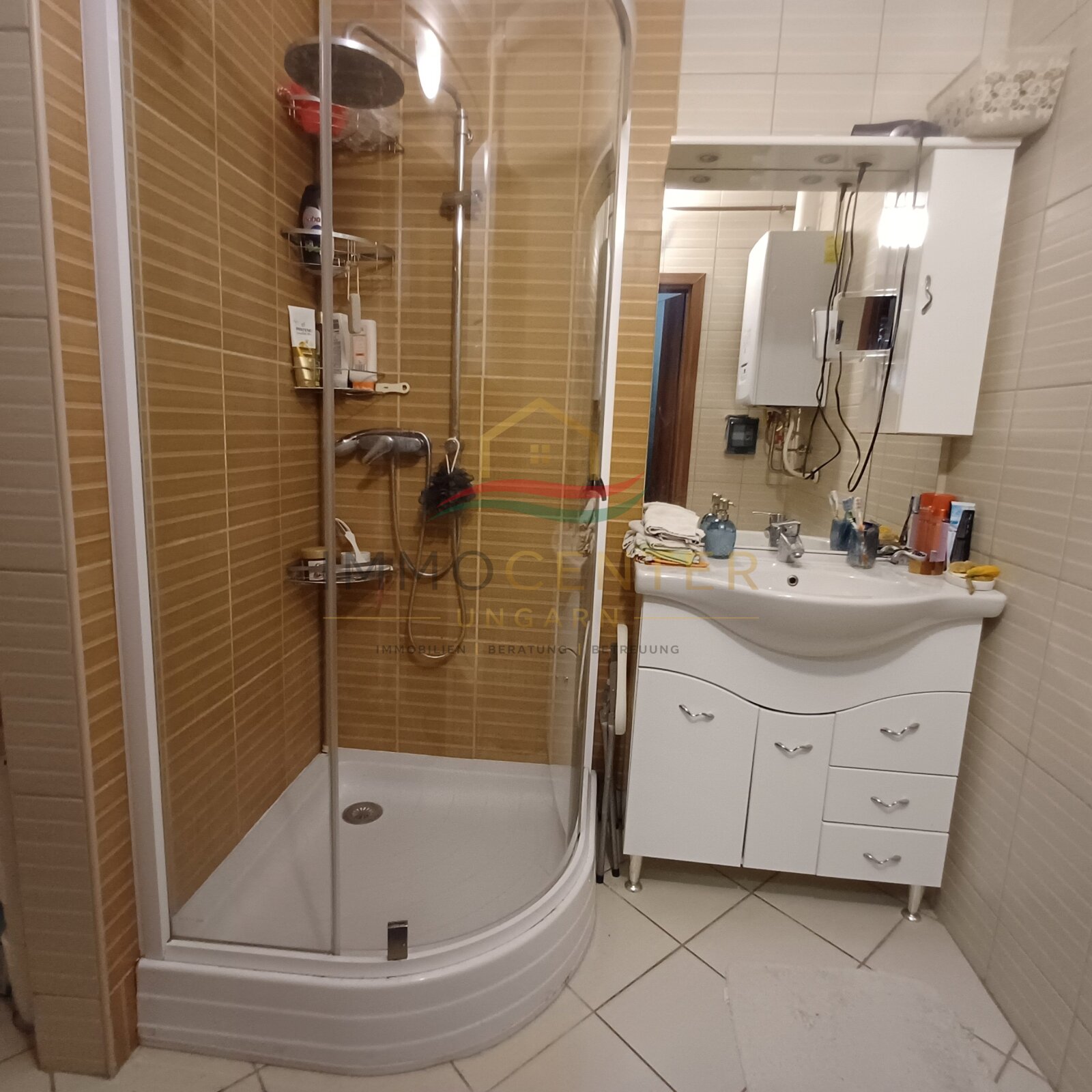 Prachtig gerenoveerd 3-kamerappartement met balkon in de mooiste straat van Hévíz., foto 13 van 17