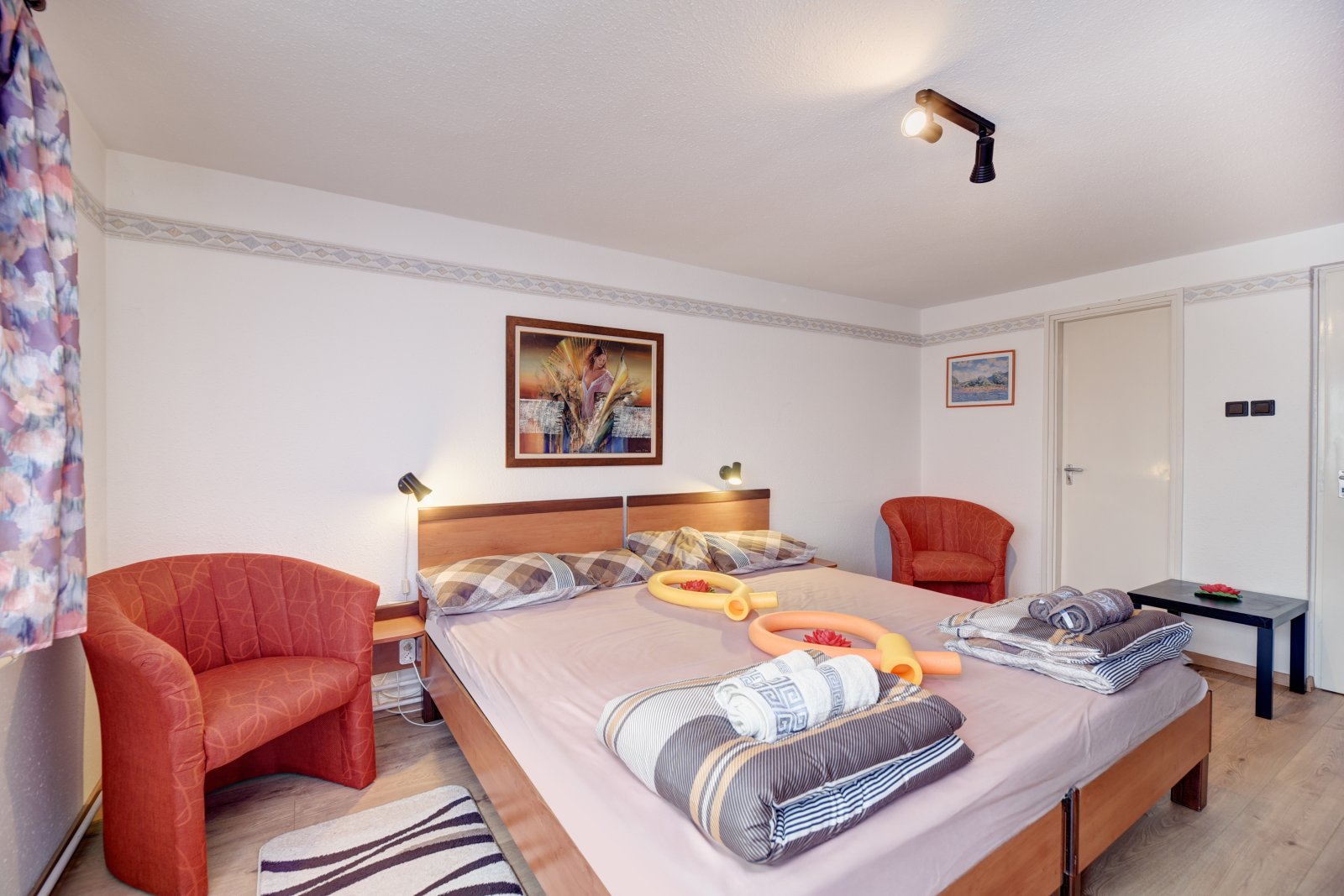 (AAA) Erstbezug nach Renovierung im Zentrum: Möblierte Wohnung im zweiten Stock – Hévíz, Bild 9 von 18