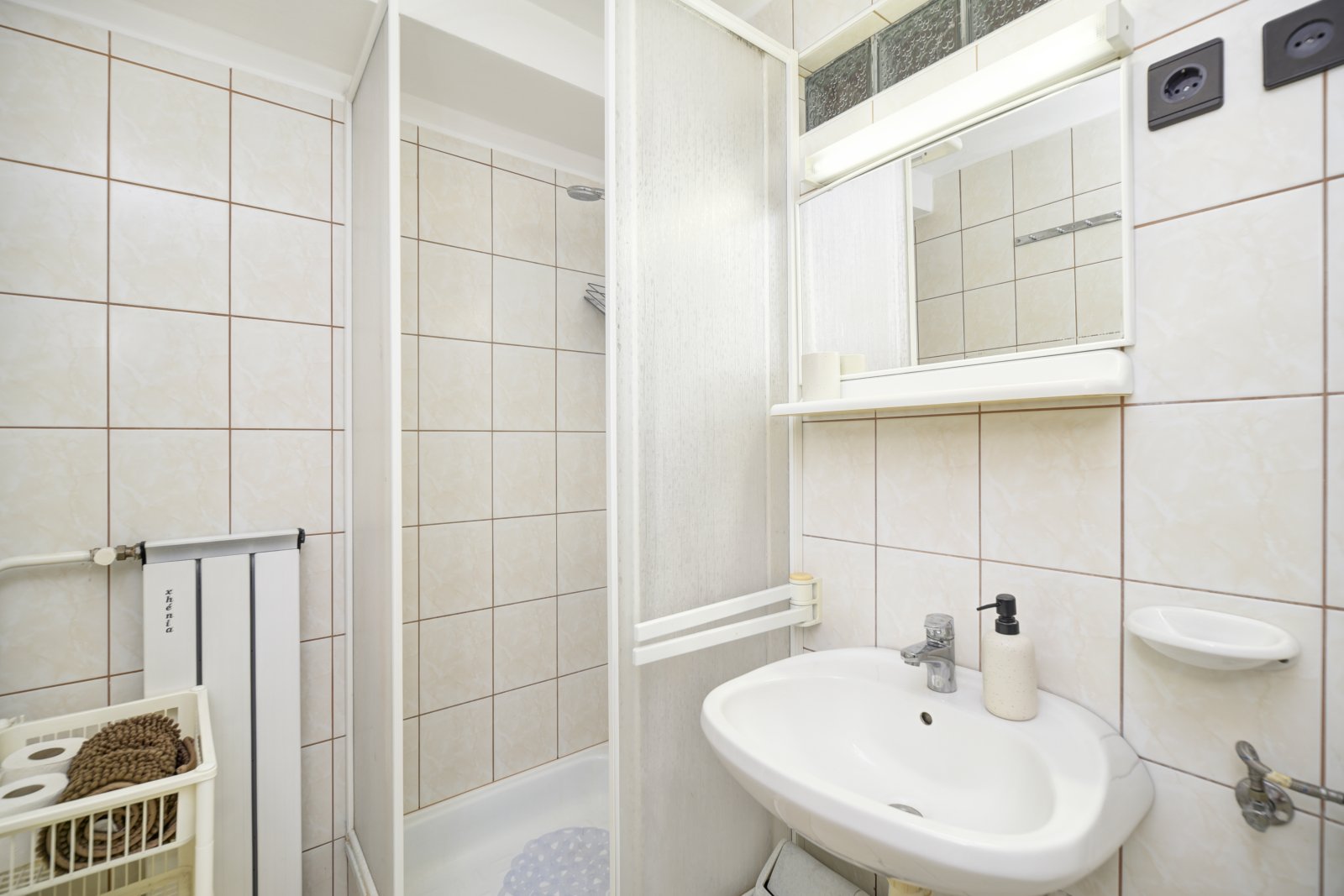 (AAA) Erstbezug nach Renovierung im Zentrum: Möblierte Wohnung im zweiten Stock – Hévíz, Bild 11 von 18