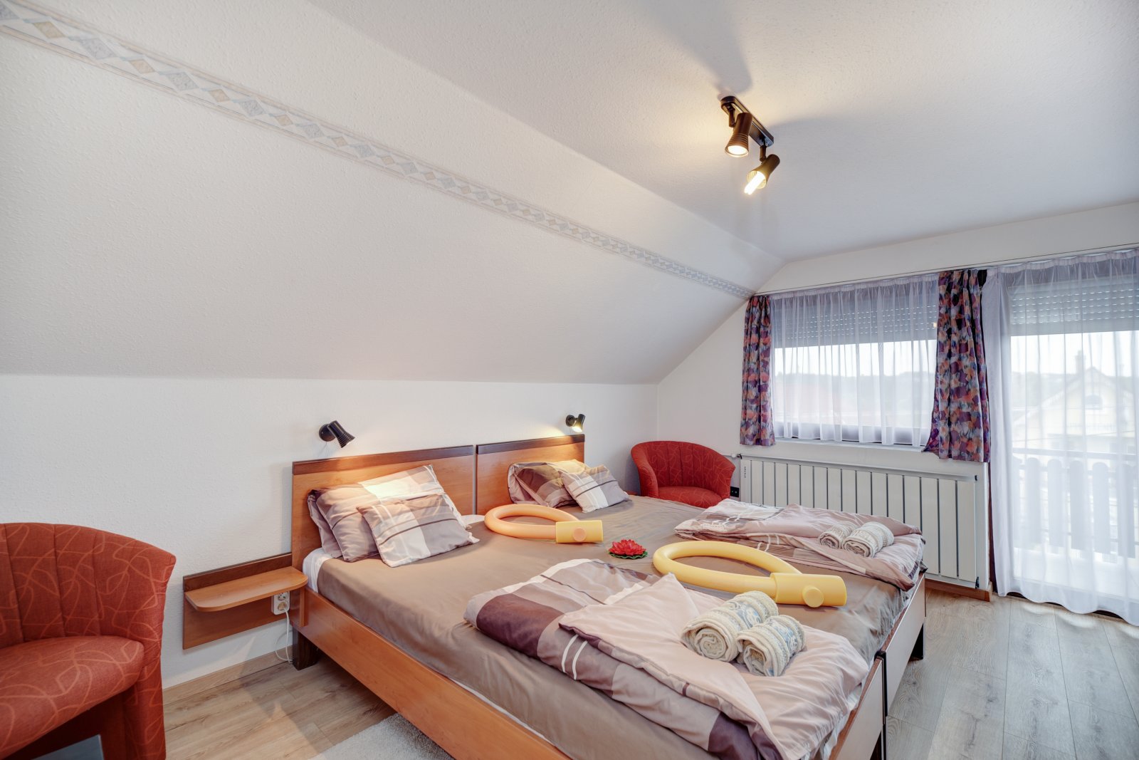 (AAA) Erstbezug nach Renovierung im Zentrum: Möblierte Wohnung im zweiten Stock – Hévíz, Bild 12 von 18