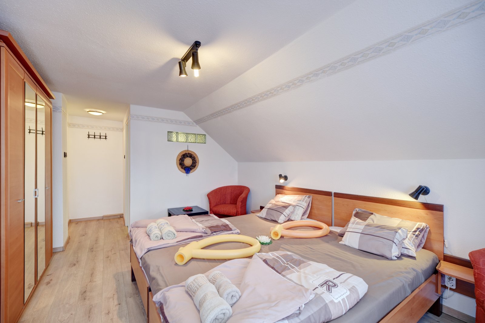 (AAA) Erstbezug nach Renovierung im Zentrum: Möblierte Wohnung im zweiten Stock – Hévíz, Bild 13 von 18