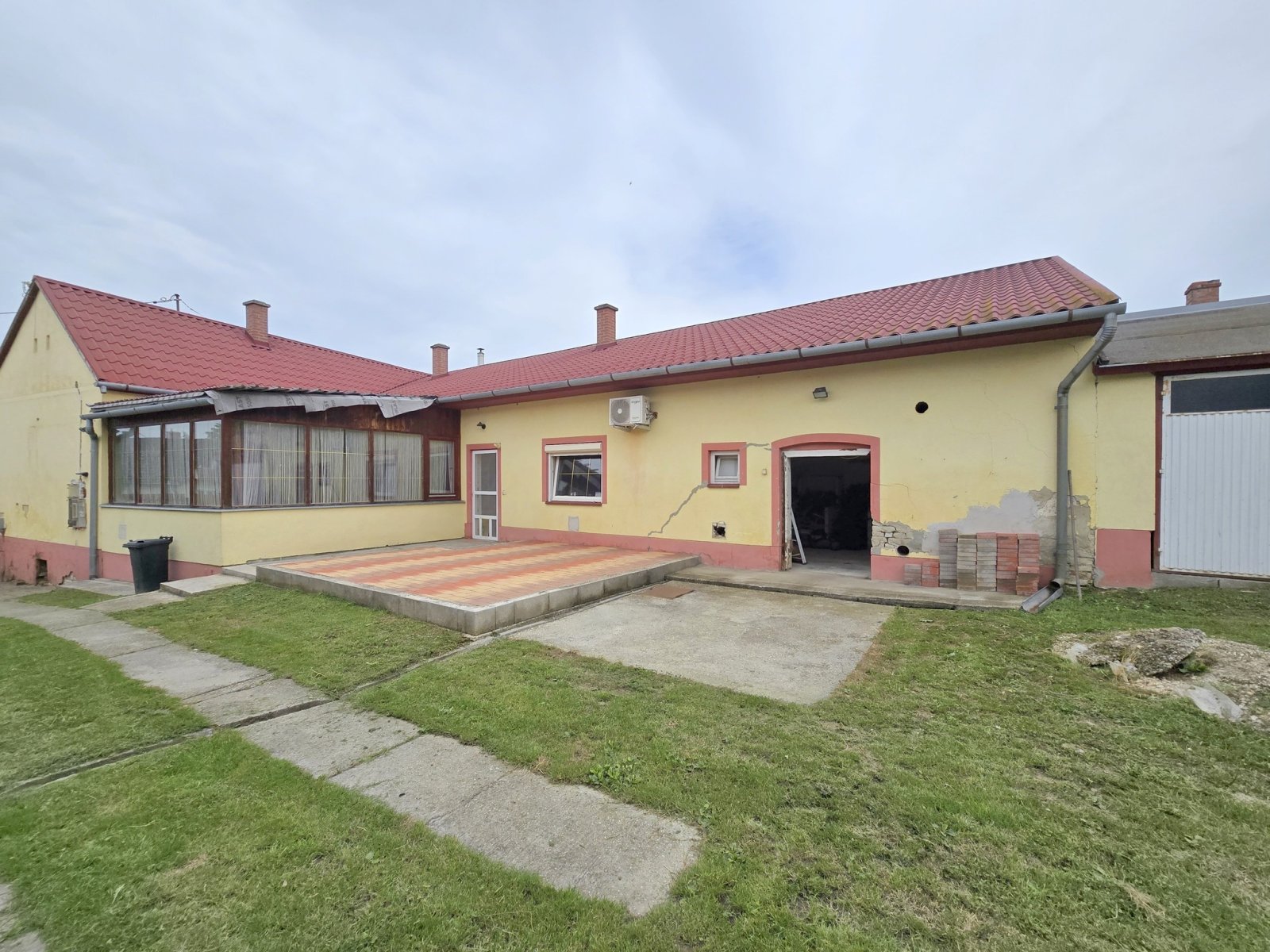 (BBA) Großes Familienhaus in schöner & ruhiger Lage – Pusztaszentlászló, Bild 1 von 22