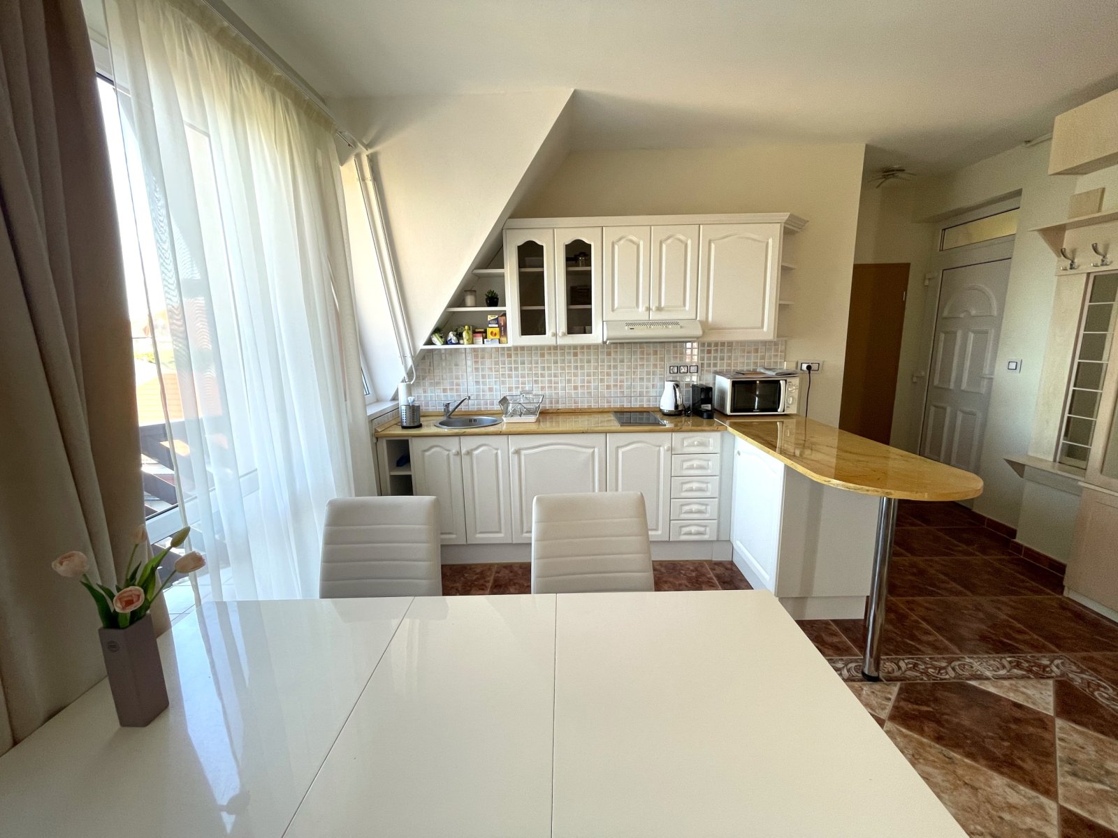 (AAA) Wohnung mit Balkon im beliebten ungarischen Badeort – Balatonlelle, Bild 2 von 21