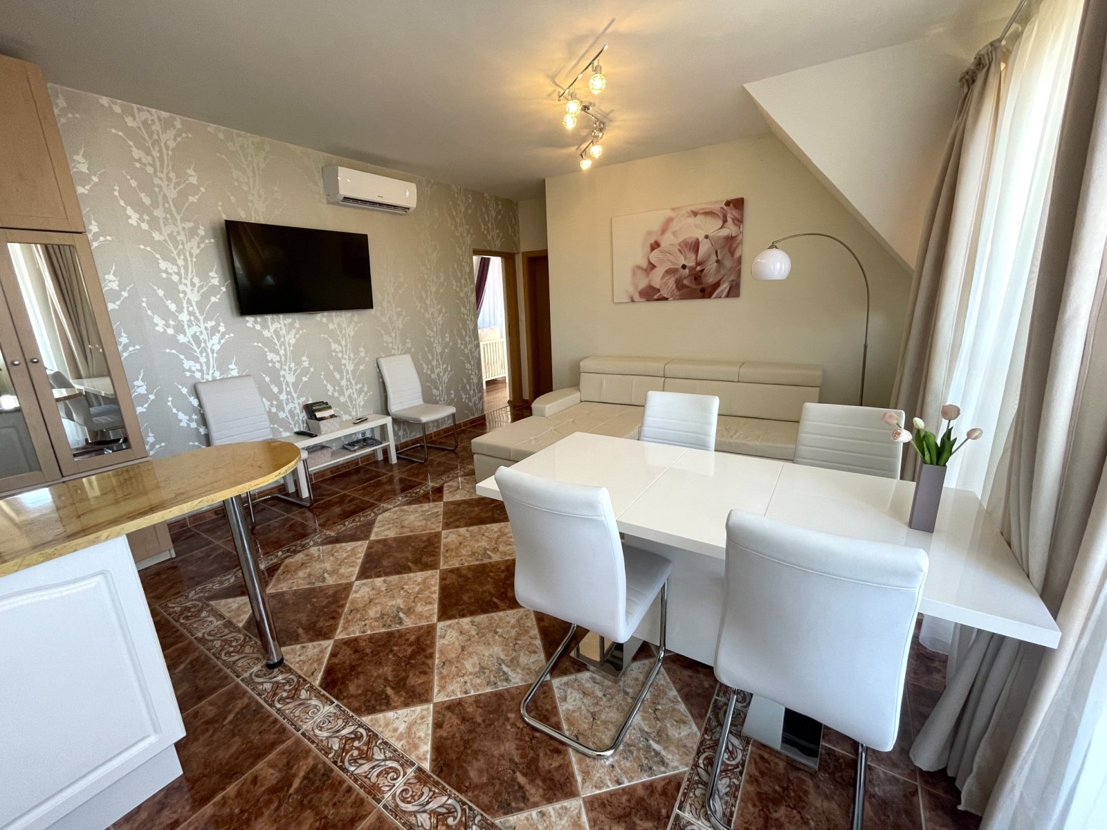 (AAA) Wohnung mit Balkon im beliebten ungarischen Badeort – Balatonlelle, Bild 3 von 21