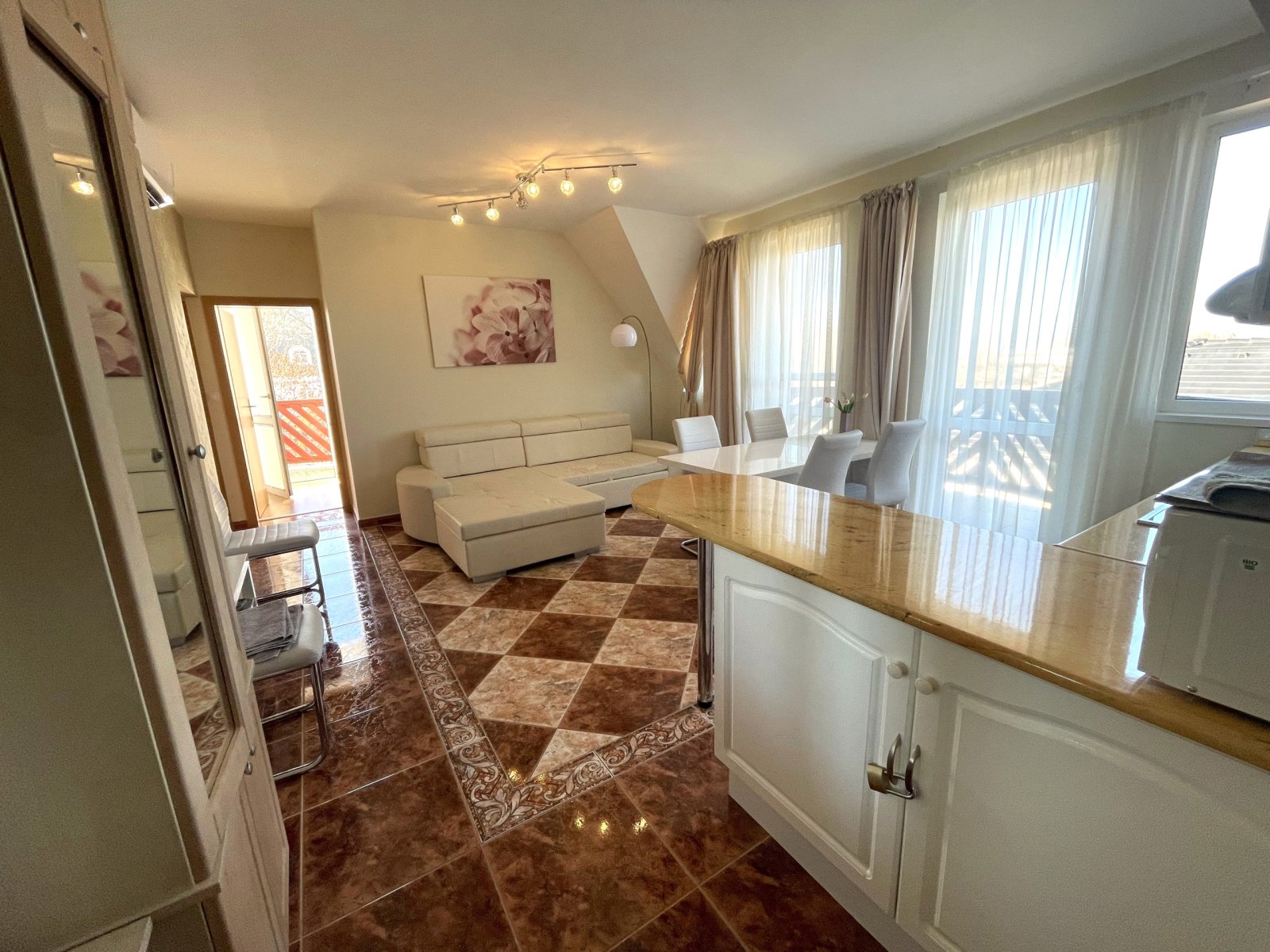 (AAA) Wohnung mit Balkon im beliebten ungarischen Badeort – Balatonlelle, Bild 4 von 21