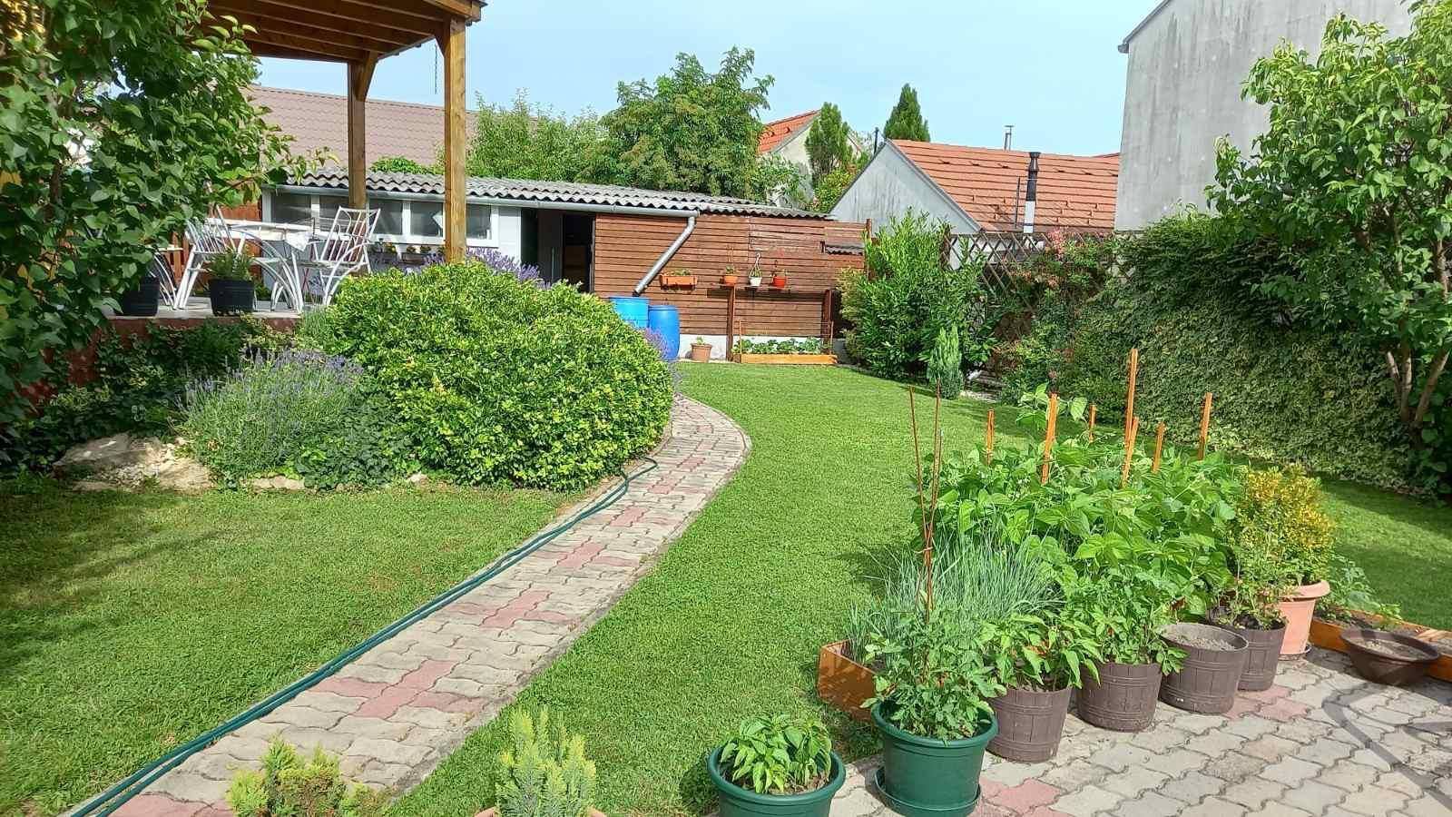 Halfvrijstaande woning in een rustig deel van de stad, met uitzicht op het kasteel – Veszprém, foto 2 van 19