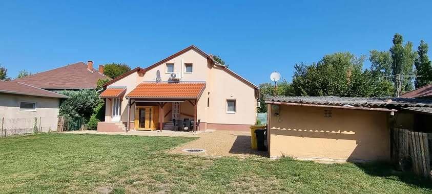 Halfvrijstaande woning op het mooiste stukje van de stad, op slechts enkele minuten van het strand – Balatoboglár, foto 1 van 15