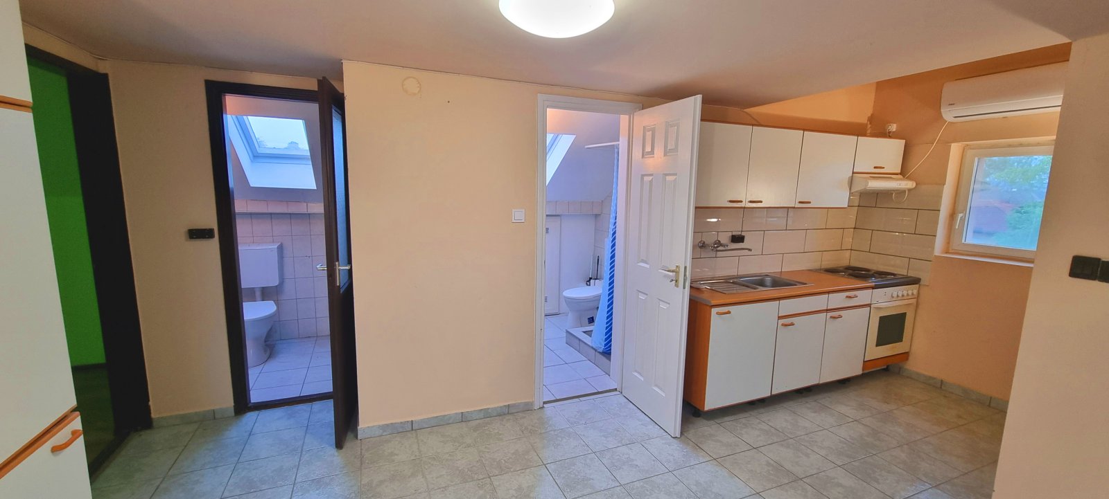 Halfvrijstaande woning op het mooiste stukje van de stad, op slechts enkele minuten van het strand – Balatoboglár, foto 9 van 15