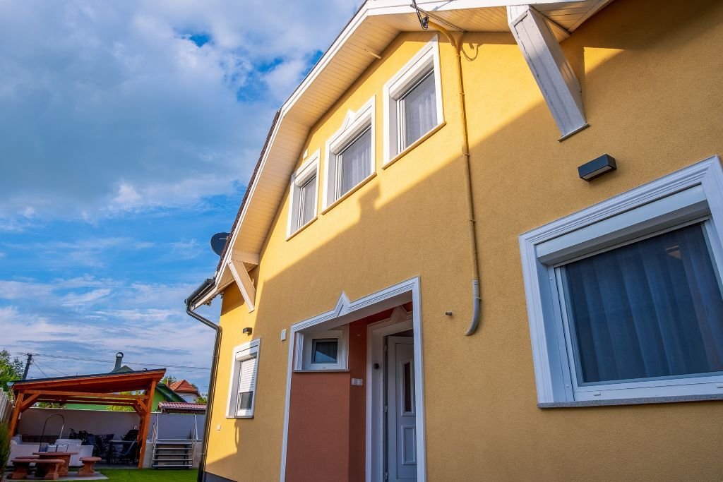 A luxurious family home in the immediate vicinity of the shore of Lake Balaton, which can also be used as an apartment. – Balatonkeresztúr, photo 2 of 45