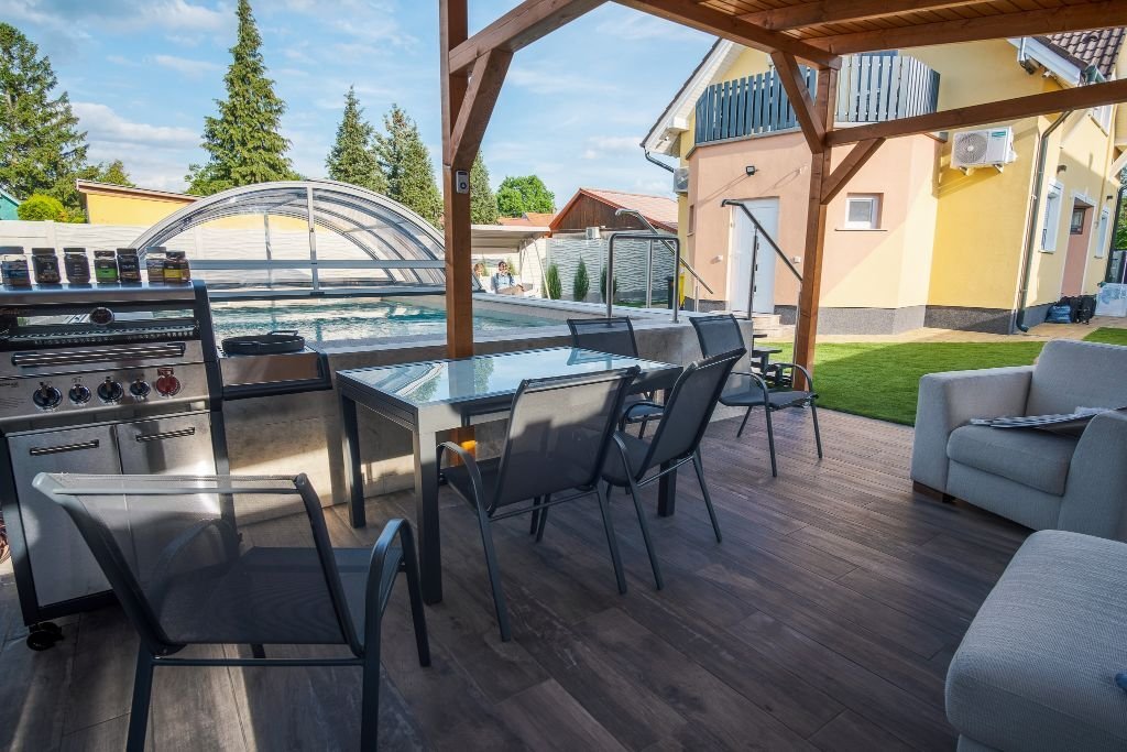 A luxurious family home in the immediate vicinity of the shore of Lake Balaton, which can also be used as an apartment. – Balatonkeresztúr, photo 9 of 45