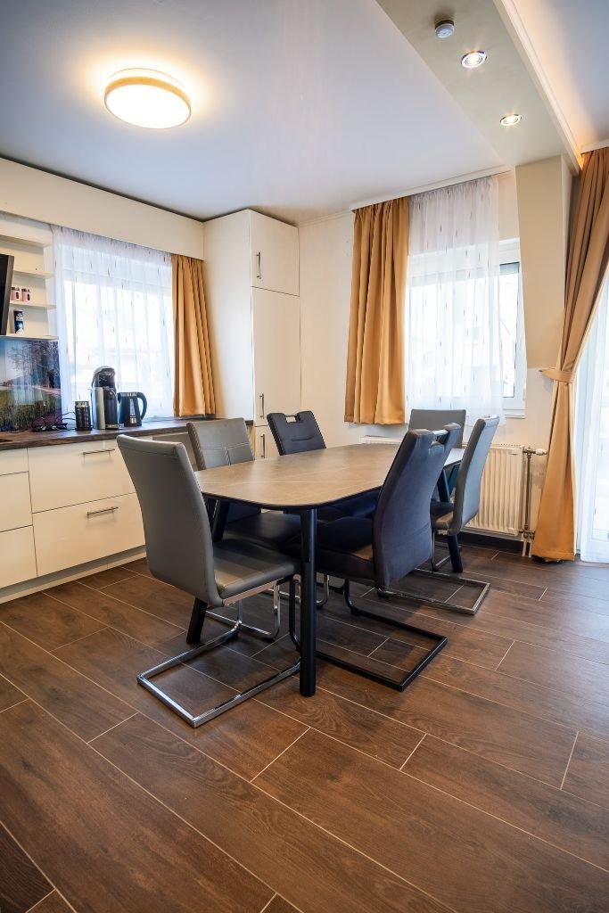 A luxurious family home in the immediate vicinity of the shore of Lake Balaton, which can also be used as an apartment. – Balatonkeresztúr, photo 15 of 45