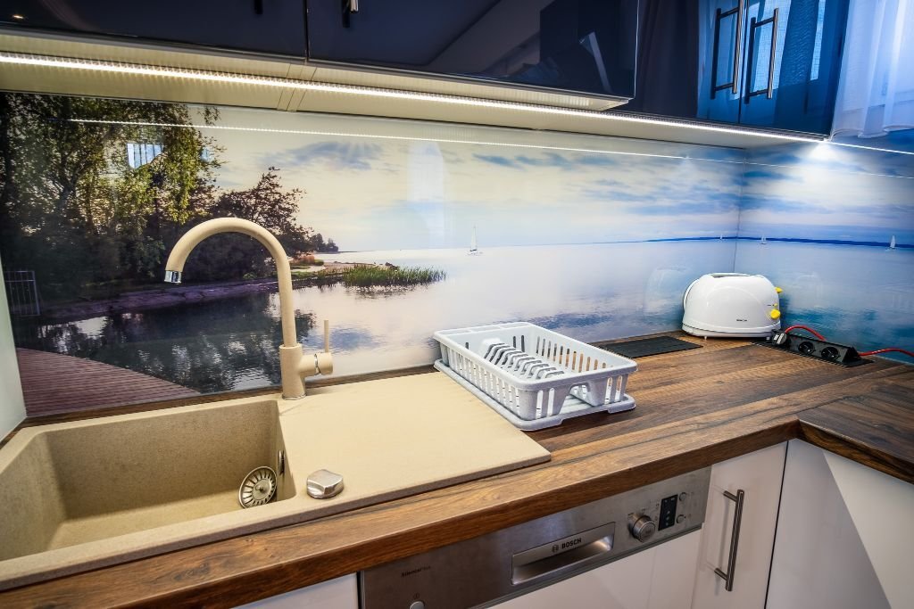 A luxurious family home in the immediate vicinity of the shore of Lake Balaton, which can also be used as an apartment. – Balatonkeresztúr, photo 19 of 45