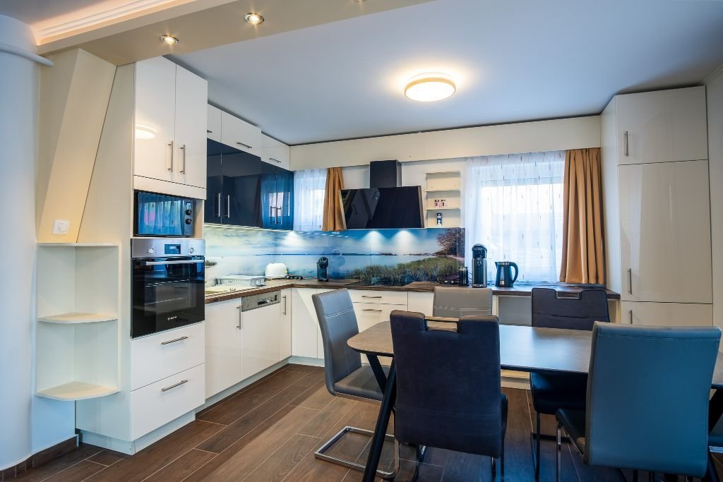 A luxurious family home in the immediate vicinity of the shore of Lake Balaton, which can also be used as an apartment. – Balatonkeresztúr, photo 21 of 45