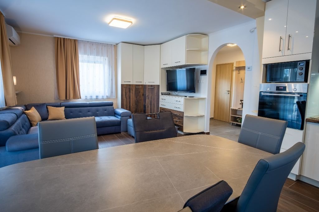 A luxurious family home in the immediate vicinity of the shore of Lake Balaton, which can also be used as an apartment. – Balatonkeresztúr, photo 22 of 45