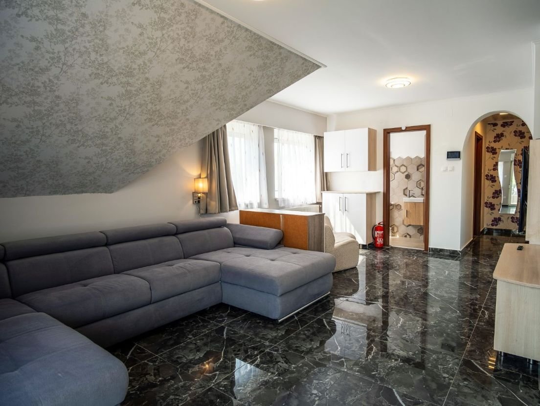 A luxurious family home in the immediate vicinity of the shore of Lake Balaton, which can also be used as an apartment. – Balatonkeresztúr, photo 33 of 45