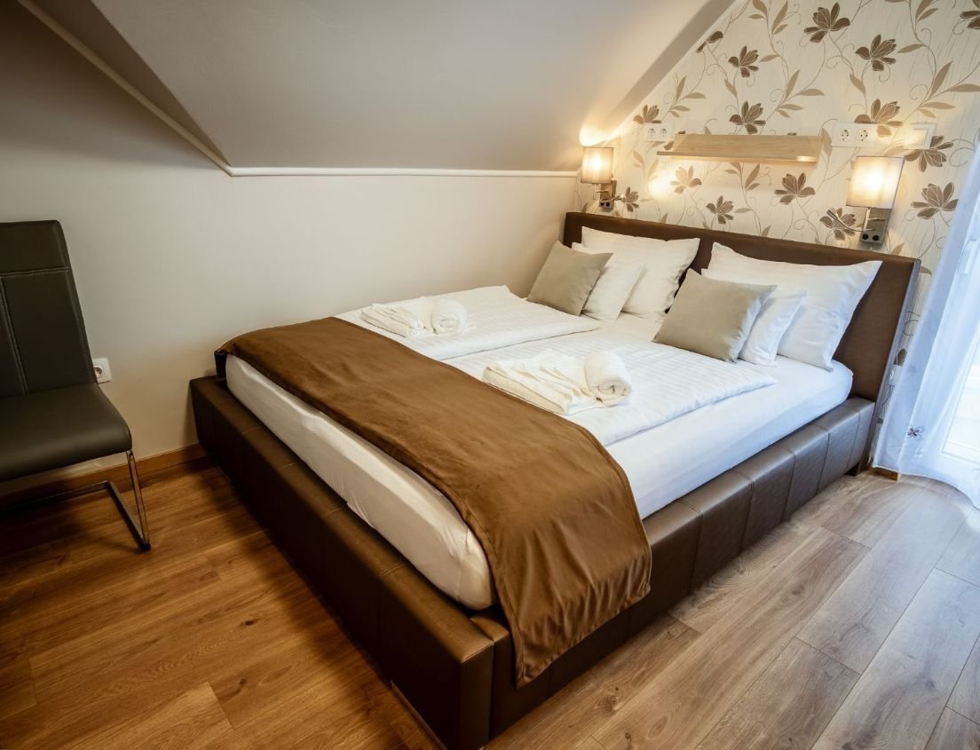 A luxurious family home in the immediate vicinity of the shore of Lake Balaton, which can also be used as an apartment. – Balatonkeresztúr, photo 36 of 45