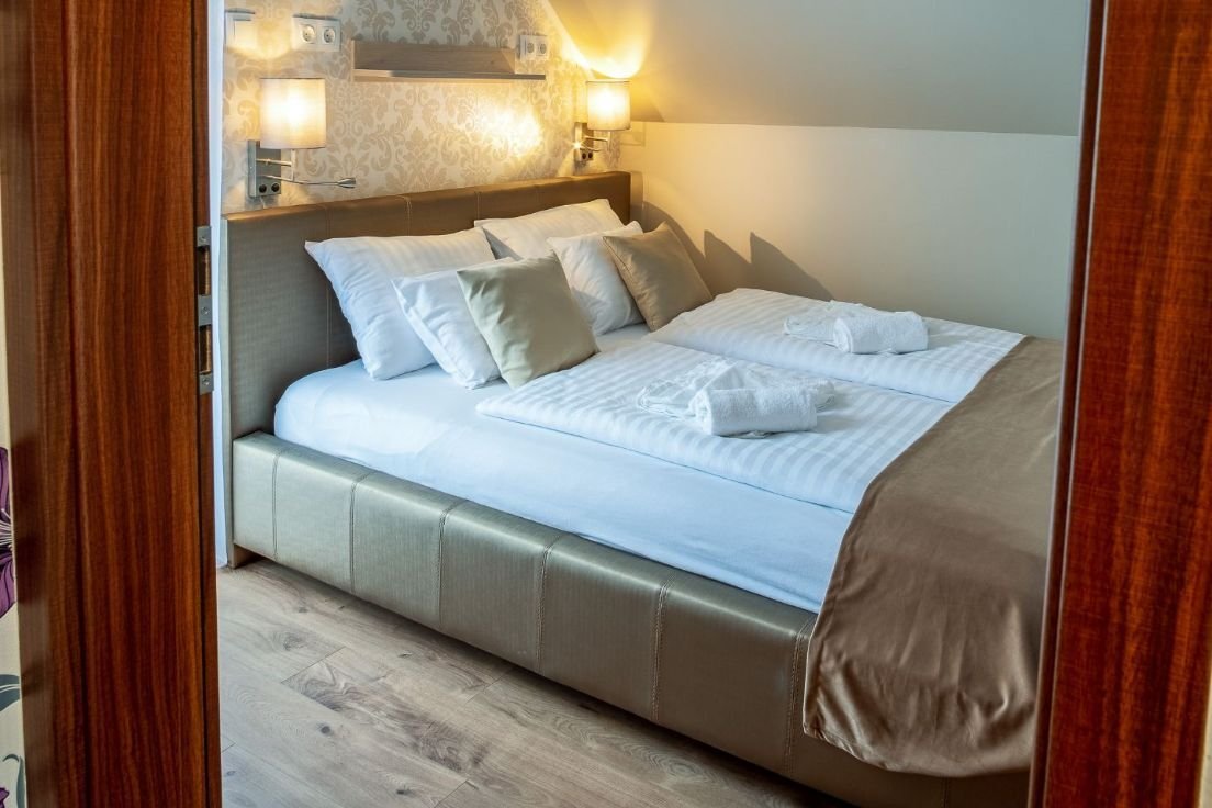 A luxurious family home in the immediate vicinity of the shore of Lake Balaton, which can also be used as an apartment. – Balatonkeresztúr, photo 37 of 45
