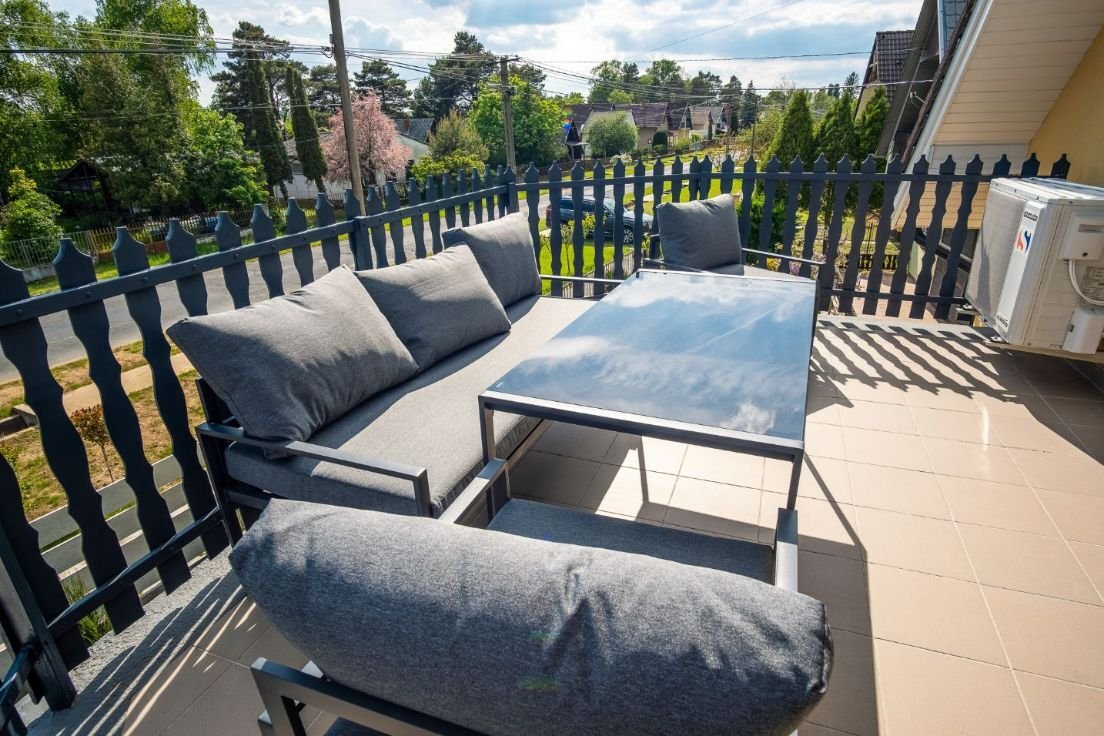 A luxurious family home in the immediate vicinity of the shore of Lake Balaton, which can also be used as an apartment. – Balatonkeresztúr, photo 45 of 45