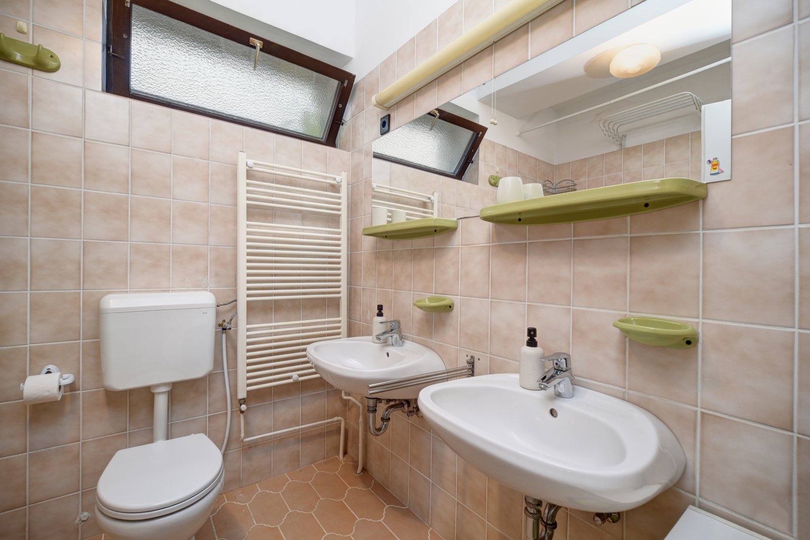 Nieuw gerenoveerd, gemeubileerd appartement op de 1e verdieping van een vrijstaande woning met drie verdiepingen in het stadscentrum – Hévíz, foto 9 van 15
