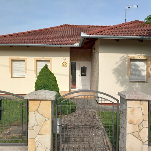 Vrijstaande woning met drie appartementen nabij het Balatonmeer – Kehidakustány, foto 2 van 14