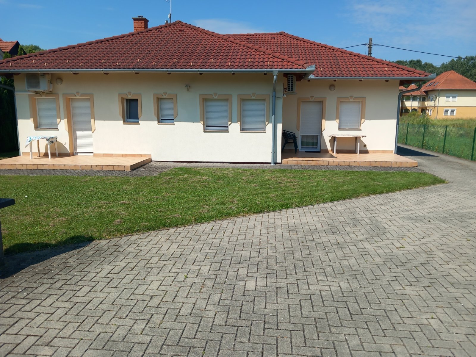 Vrijstaande woning met drie appartementen nabij het Balatonmeer – Kehidakustány, foto 8 van 14