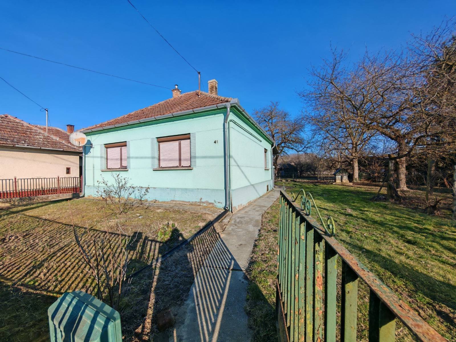 Spacious detached house with several plots – bei Pacsa, photo 1 of 15