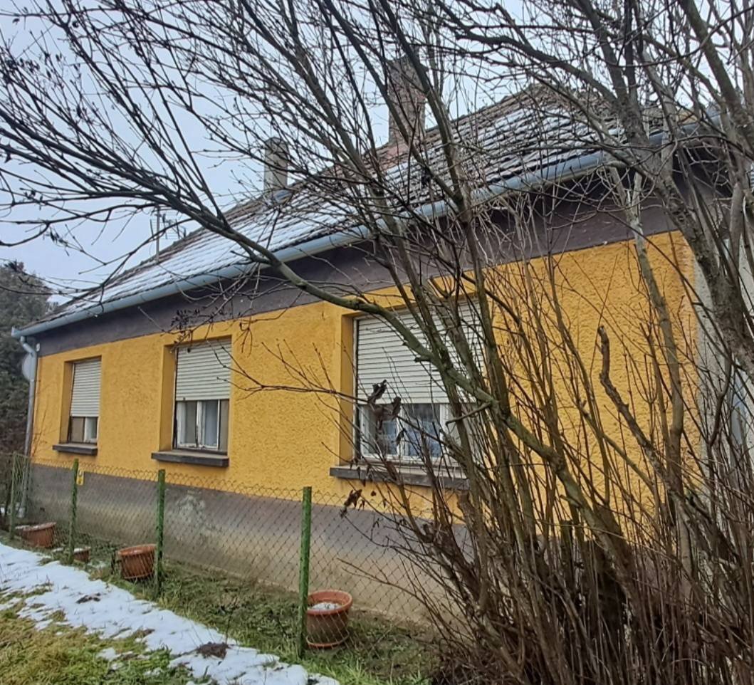 Családi ház csendes, családias környezetben – Karmacs, 1/8. kép