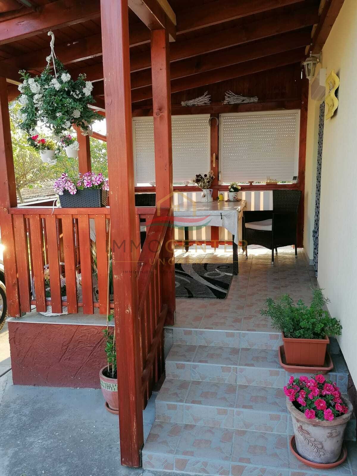 (AAA) Geräumiges Einfamilienhaus+ Einliegerwohnung in einer ruhigen, grünen Wohngegend – Lengyeltóti, Bild 2 von 63