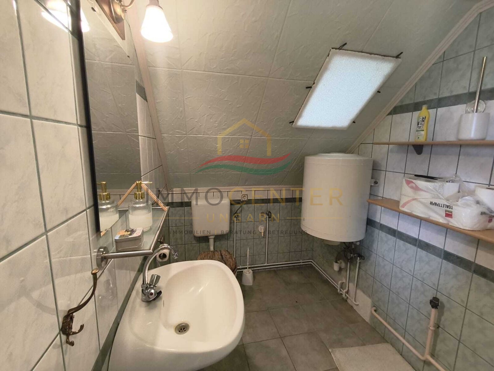(AAA) Geräumiges Einfamilienhaus+ Einliegerwohnung in einer ruhigen, grünen Wohngegend – Lengyeltóti, Bild 33 von 63