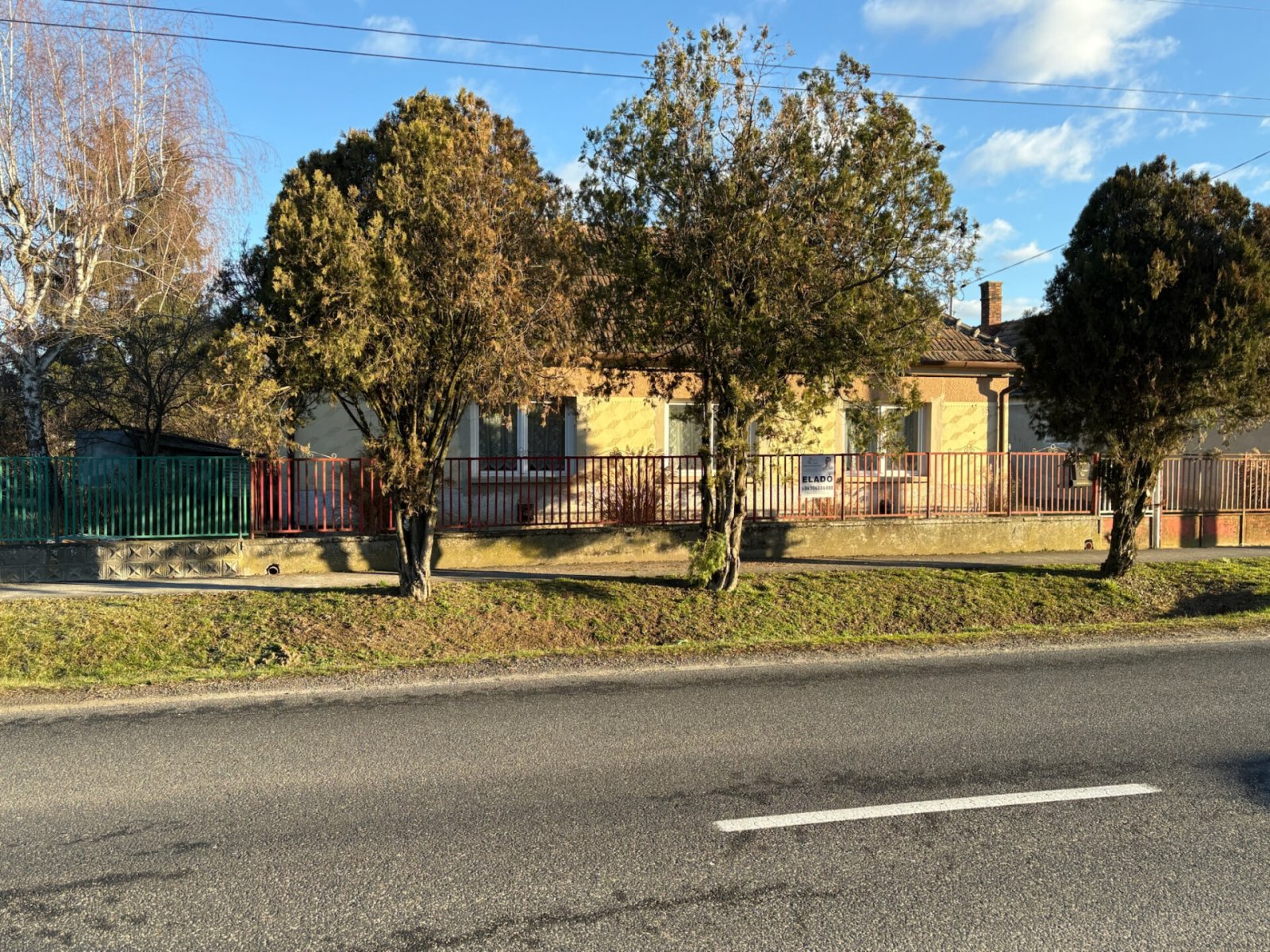 House in need of renovation in a quiet, harmonious setting – Türje, photo 1 of 12