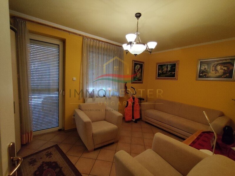 Ruim vrijstaand huis met veel potentie in Győr-Kisbácsa, nabij Révfalu., foto 3 van 21