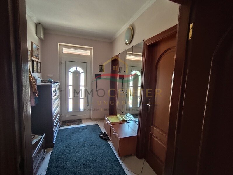 Ruim vrijstaand huis met veel potentie in Győr-Kisbácsa, nabij Révfalu., foto 4 van 21