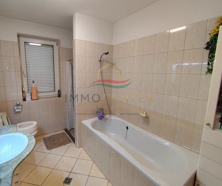 Ruim vrijstaand huis met veel potentie in Győr-Kisbácsa, nabij Révfalu., foto 11 van 21