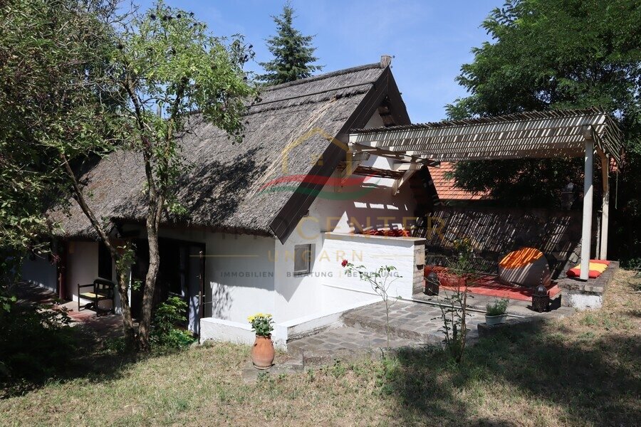 Sprookjesachtige, bijna 100 jaar oude rietgedekte boerderij te koop in – Győrújbarát