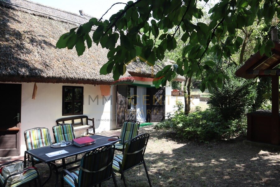 Fairytale-like, almost 100-year-old thatched farmhouse for sale in Győrújbarát, photo 3 of 21