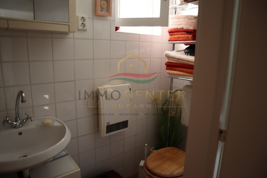 Fairytale-like, almost 100-year-old thatched farmhouse for sale in Győrújbarát, photo 12 of 21