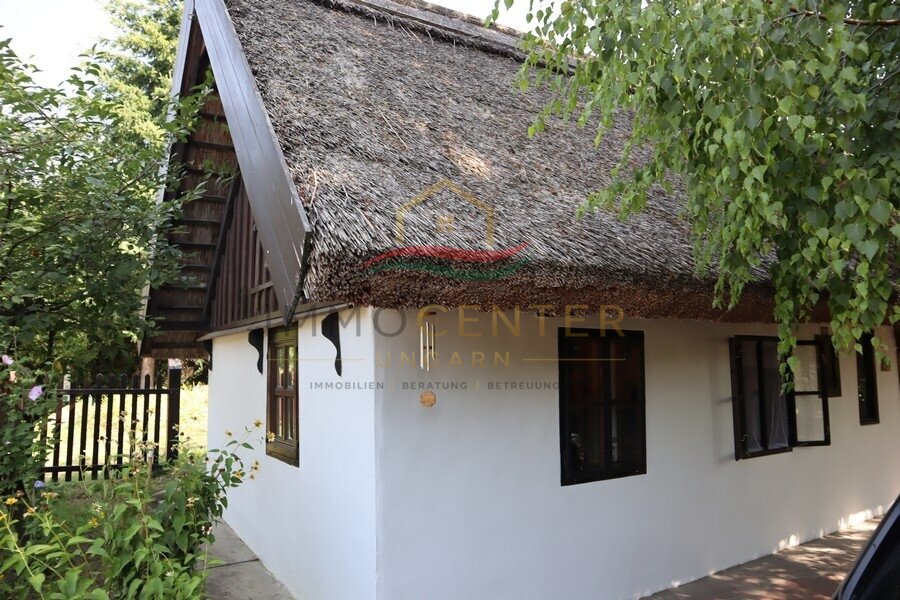 Fairytale-like, almost 100-year-old thatched farmhouse for sale in Győrújbarát, photo 18 of 21