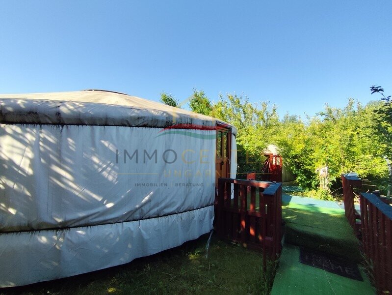 YURTS DICHTBIJ HET OUDE RAAA-vat – Győr, foto 2 van 15