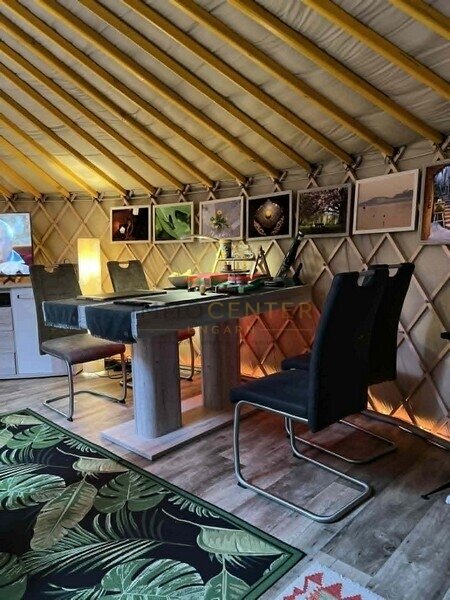 YURTS DICHTBIJ HET OUDE RAAA-vat – Győr, foto 3 van 15