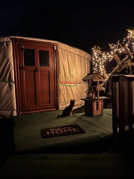 YURTS DICHTBIJ HET OUDE RAAA-vat – Győr, foto 5 van 15