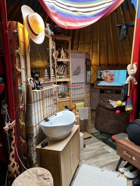 YURTS DICHTBIJ HET OUDE RAAA-vat – Győr, foto 8 van 15