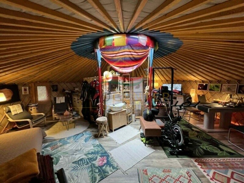 YURTS DICHTBIJ HET OUDE RAAA-vat – Győr, foto 14 van 15