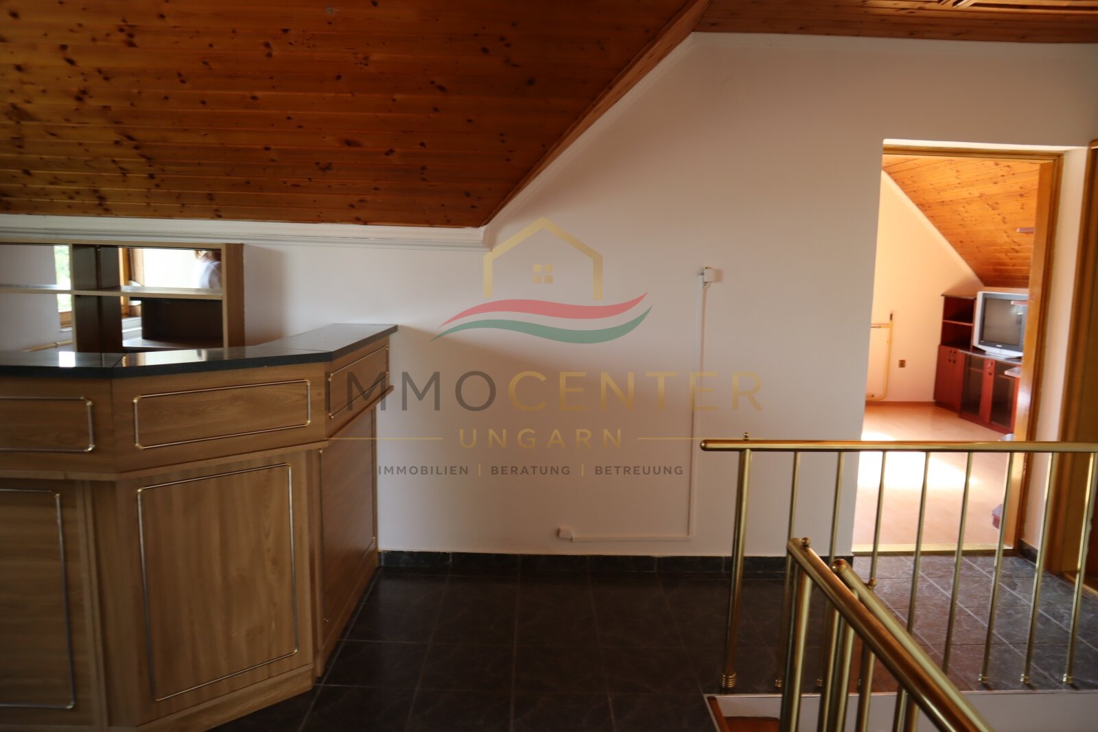 Familiehuis met serre, gastenverblijf, zwembad en sauna - vlakbij Győr, in Gönyű!, foto 4 van 23
