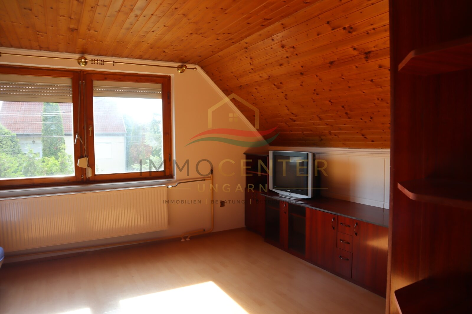 Familiehuis met serre, gastenverblijf, zwembad en sauna - vlakbij Győr, in Gönyű!, foto 6 van 23